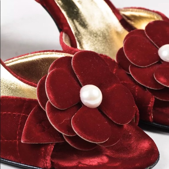 🔥🔥SOLD🔥🔥 CHANEL sandals barely worn. - Picture 4 of 5